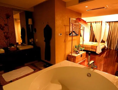 武汉蔡甸养生会所的黄昏恋：当爱情遇上八十岁